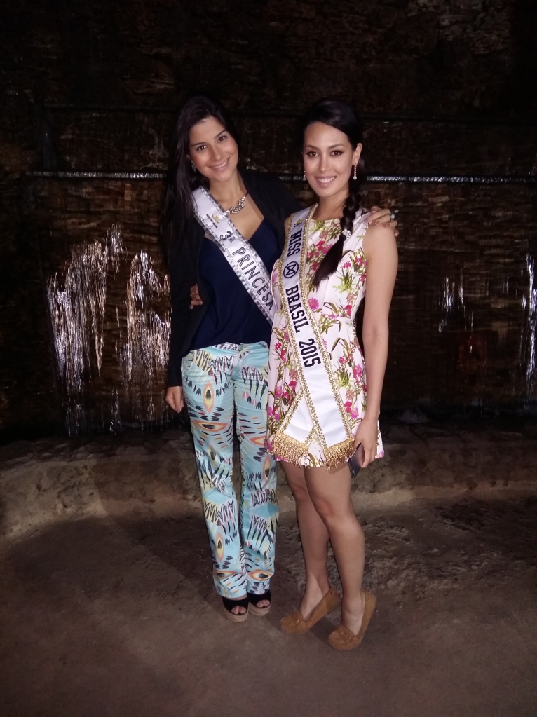 Eu e a Miss Mundo Brasil Catharina Choi Nunes na maior vinícola do mundo
